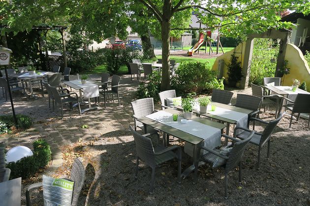 Gastgarten mit Kinderspielplatz